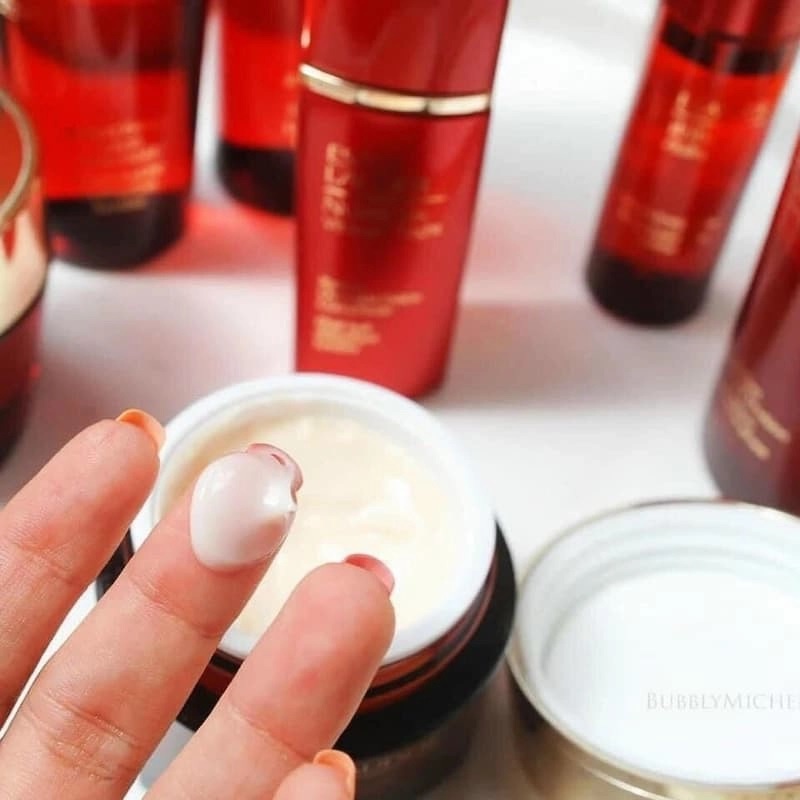 Kem dưỡng da lựu Estee Lauder trắng hồng và mịn da