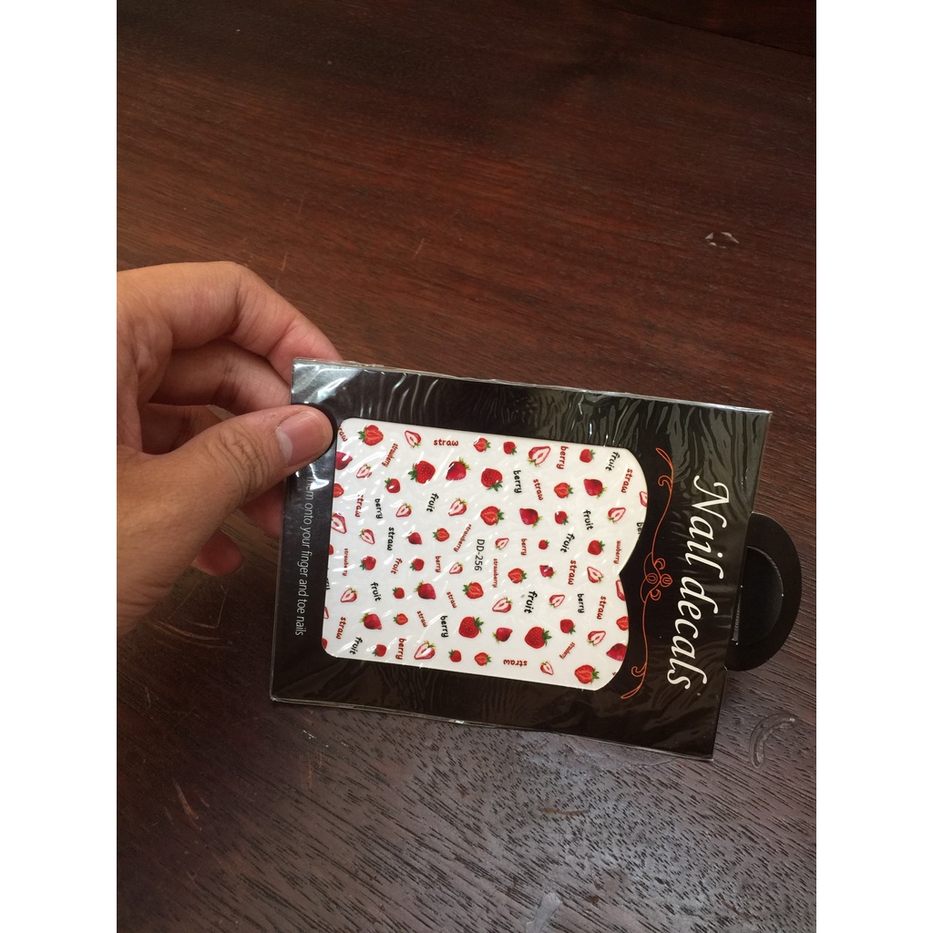" Hàng chất lượng " Stiker hình dán dâu tây Mã hiệu DD - 256 rất đẹp và dễ thương.