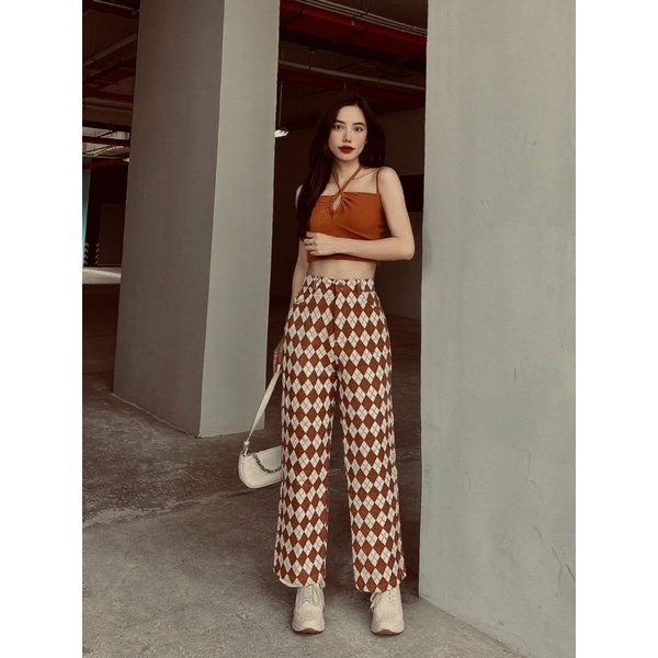 Set áo croptop yếm 2 dây nâu + quần suông culottes kẻ ô