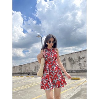Đầm cổ yếm hở lưng