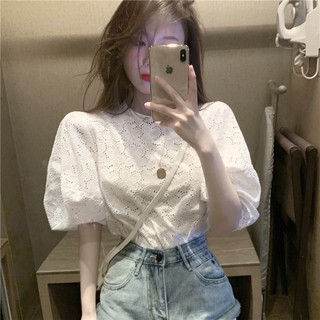 Áo sơ mi kiểu ngắn đục lỗ màu trắng tay phồng