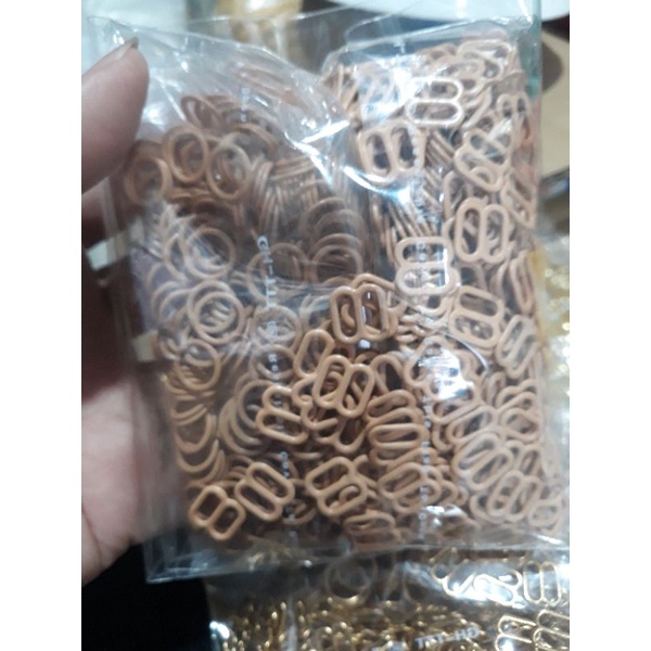 Khoen dây áo ngực 0.8cm-1.2cm giá 65k/400 khoen nhựa