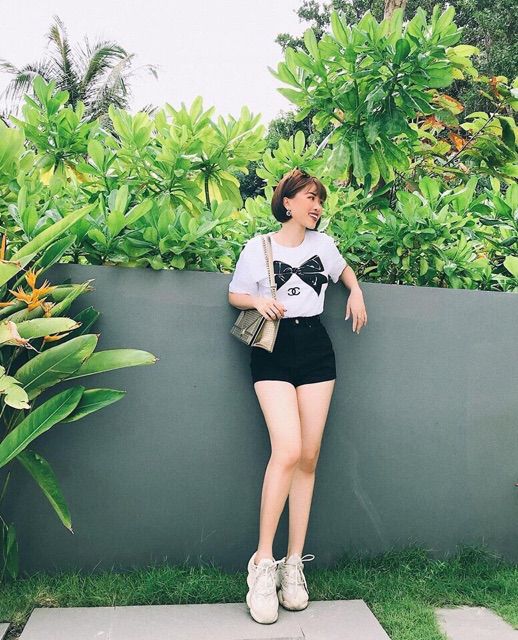 Bán sỉ quần jeans sooc 2 màu đen trắng cho nữ | BigBuy360 - bigbuy360.vn