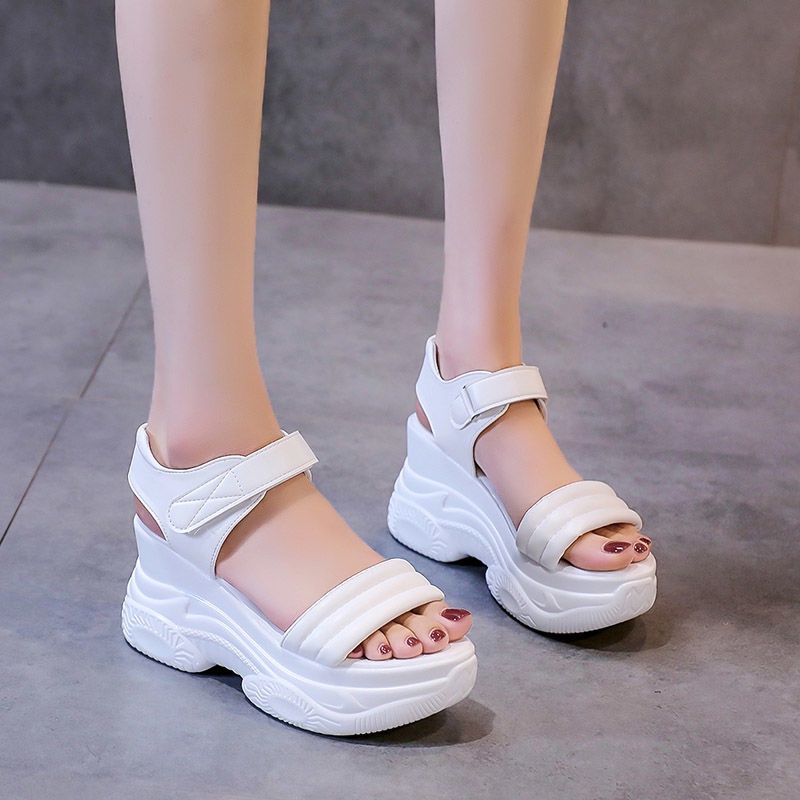 Giày Sandal Đế Dày Tăng Chiều Cao Mùa Hè 2022 Màu Đen Phong Cách Roman Dễ Phối Đồ Cho Nữ