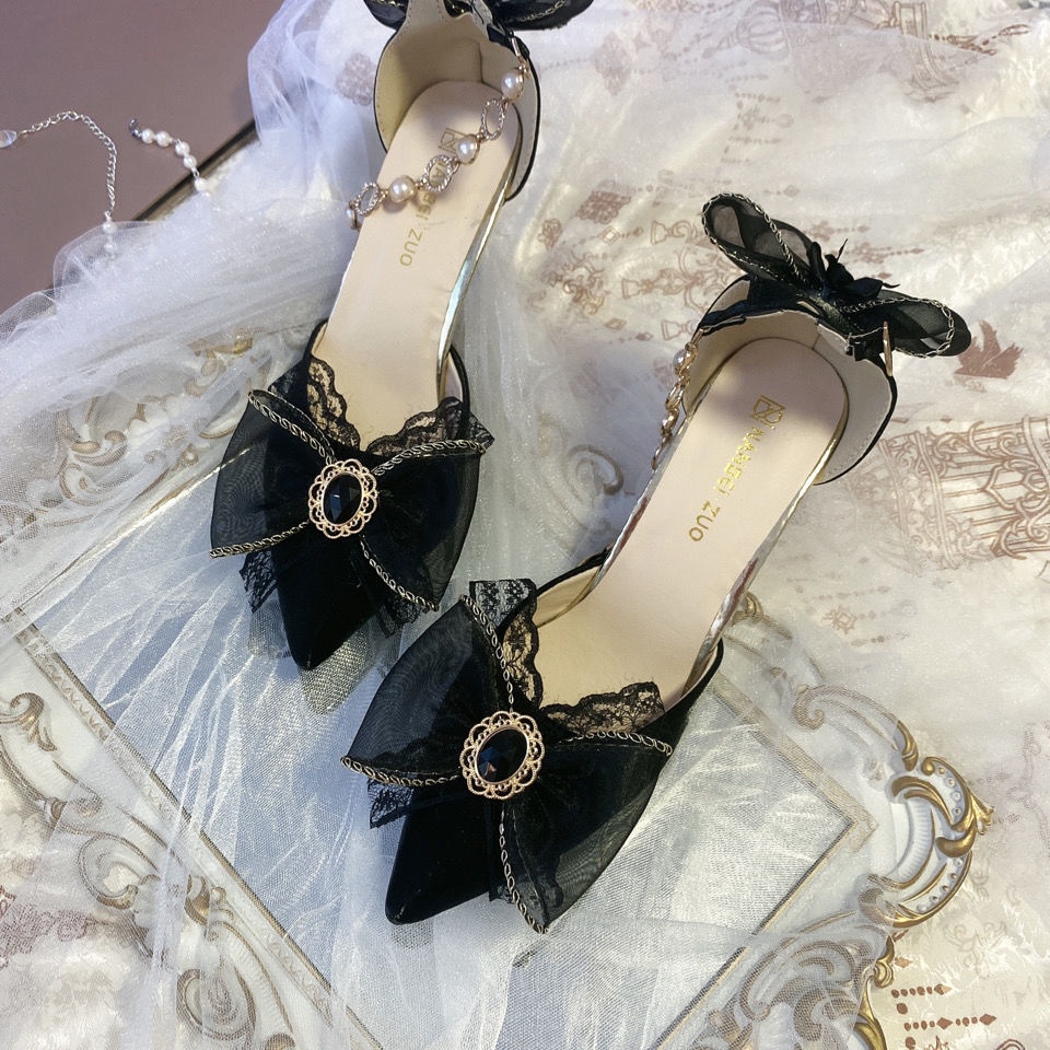 Giày cao gót mũi nhọn màu đen đính hoa thủ công phong cách lolita