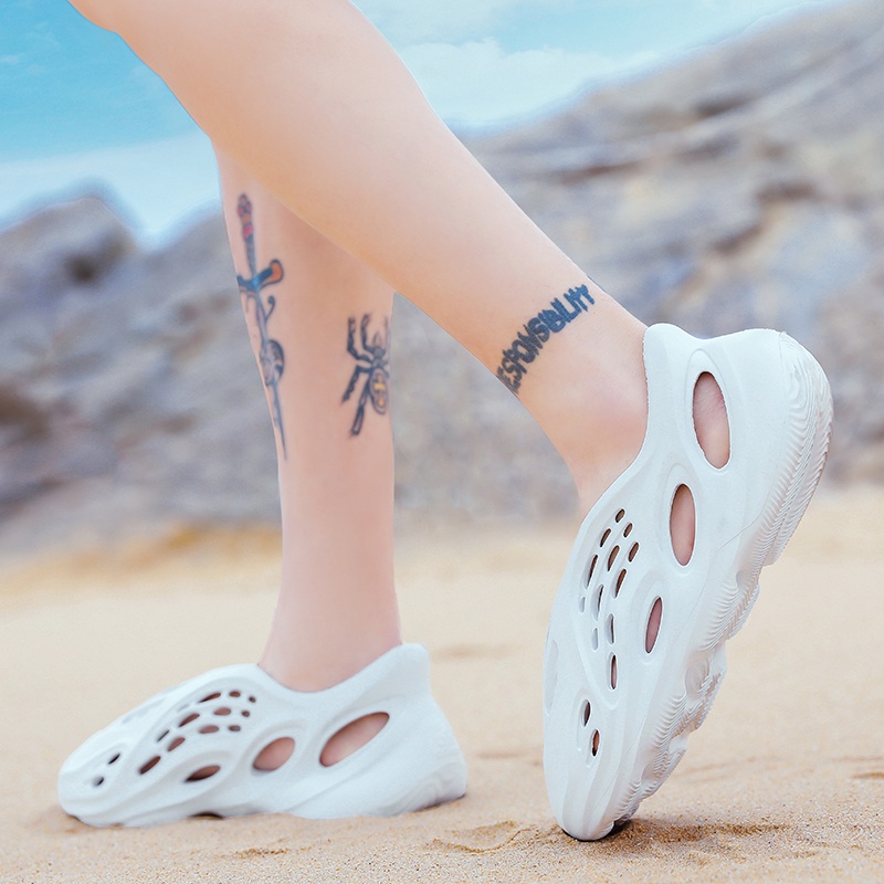 Xăng đan đi biển thiết kế đục lỗ thời trang dành cho cặp đôi