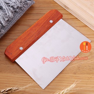 Dụng cụ cắt bột cán gỗ