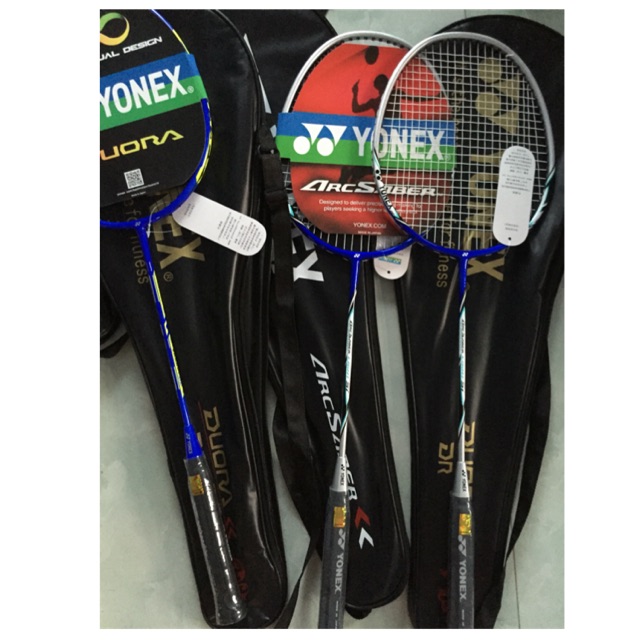 1 chiếc vợt yonex loại tốt