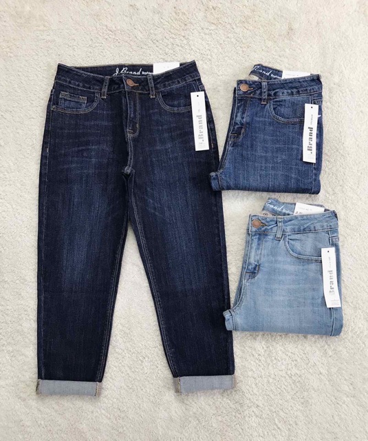 Quần baggy lở trên mắc cá chân