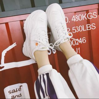 Giày thể thao nữ hot trend