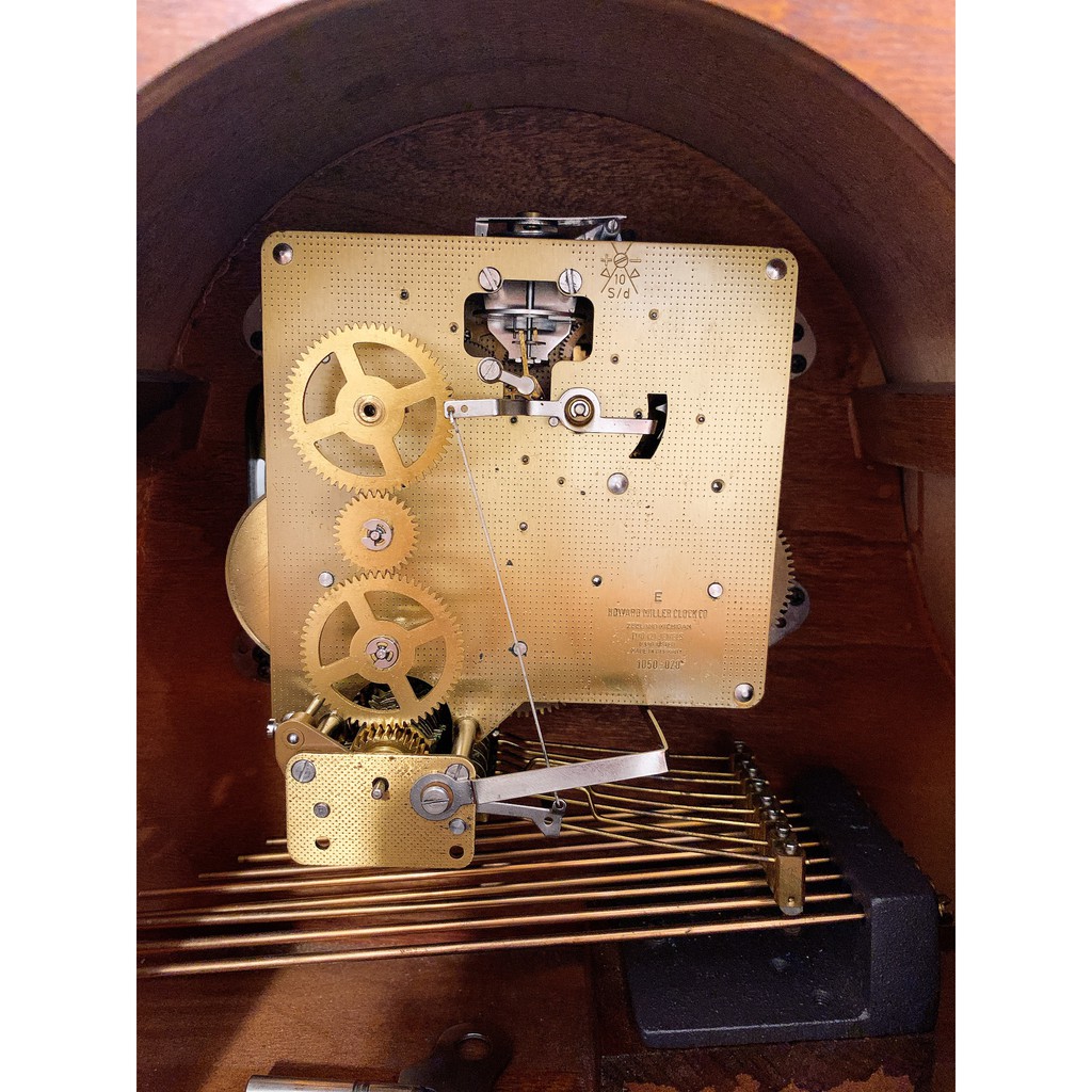 Đồng hồ để bàn HOWARD MILLER vai bò Made in Germany