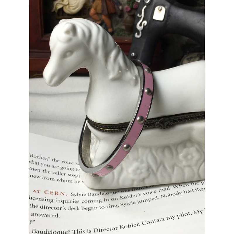 Vòng tay vintage Coach- màu hồng cánh sen đính viên bi