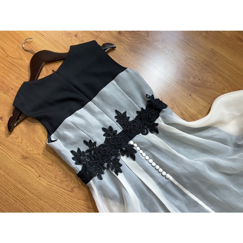 Váy đầm nữ hãng Seven am còn rất mới đi chơi đi tiệc size L