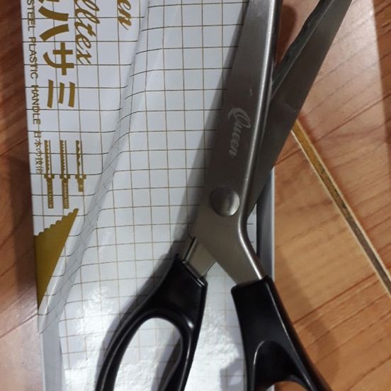 Kéo răng cưa