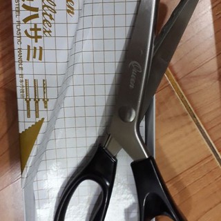 Kéo răng cưa