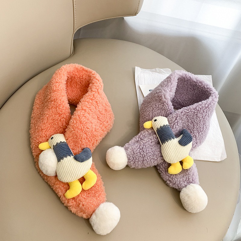 Khăn choàng cổ vải lông cừu giữ ấm họa tiết chú vịt hoạt hình đính bóng lông dễ thương thời trang mùa thu đông cho bé