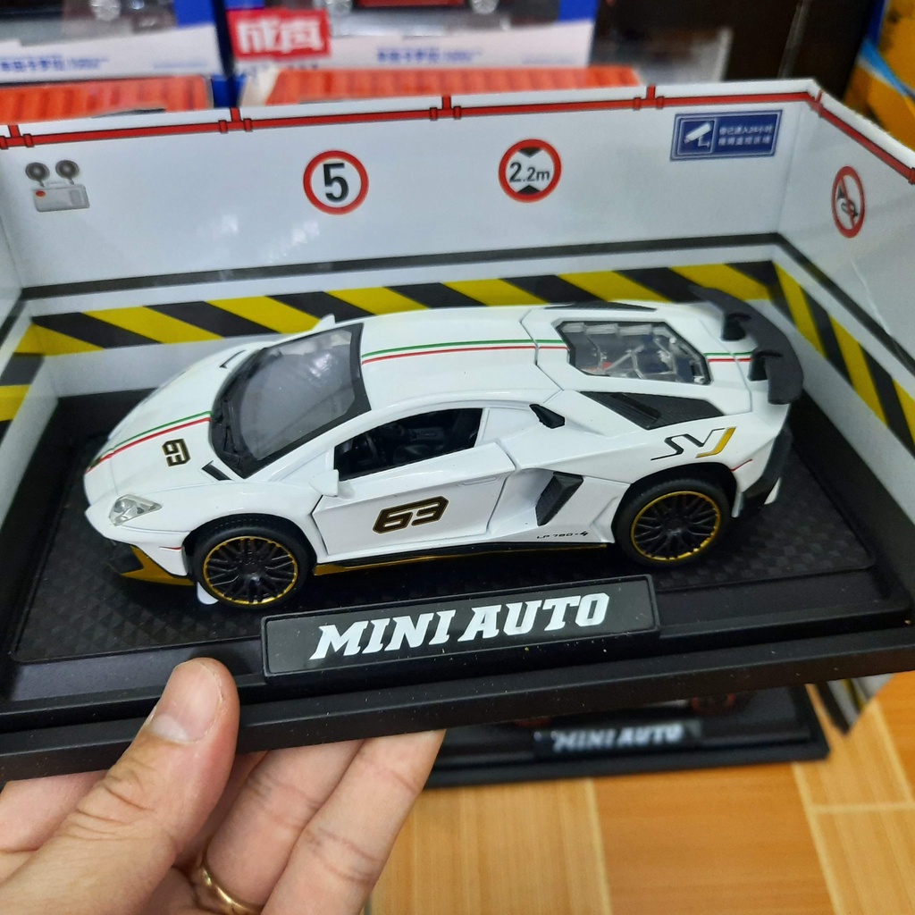 Xe ô tô đồ chơi trẻ em tỉ lệ 1:32 mô hình xe Lamborghini LP780 xe bằng kim loại có âm thanh và đèn mở 2 cửa