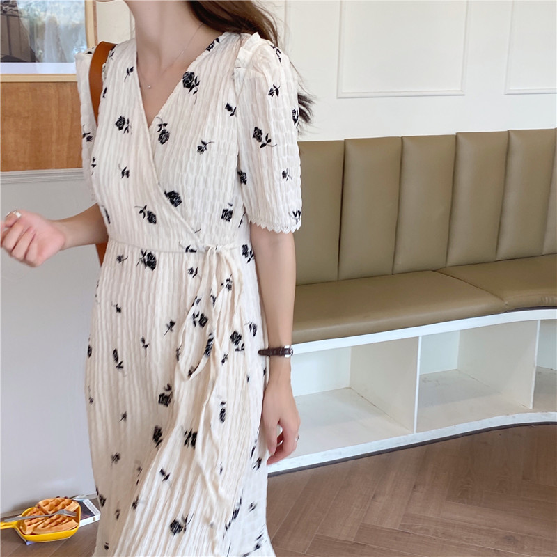 Đầm Midi Hoạ Tiết Hoa Phong Cách Hàn Quốc