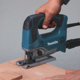 Máy cưa Makita JV0600K
