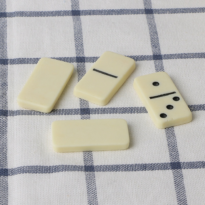 Bộ Domino Hai Lớp Với Sáu Chấm Đen Dùng Trang Trí Tiệc Giáng Sinh