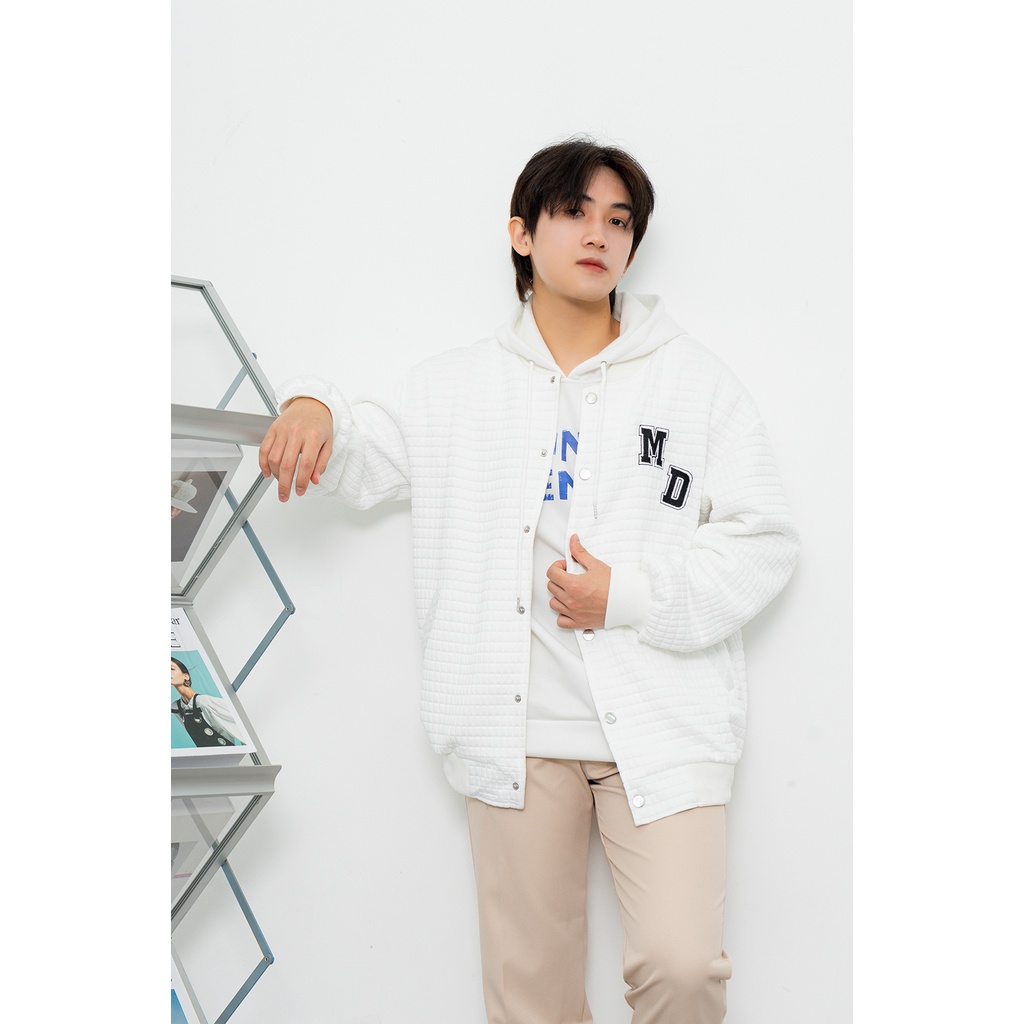 Áo Khoác Varsity Bomber Nỉ Xốp Cao Cấp Nam MANDO Họa Tiết Thêu 2 Màu Be Trắng Basic Unisex Form Rộng Hàn Quốc NDN095