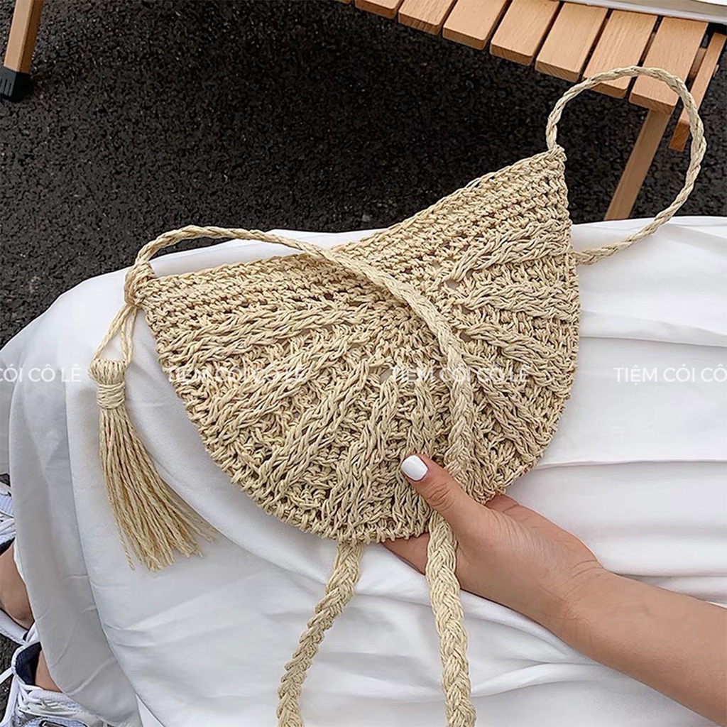 Túi bán nguyệt tua rua đeo chéo, túi cói đi biển phong cách boho - Tiệm Cói Cô Lê