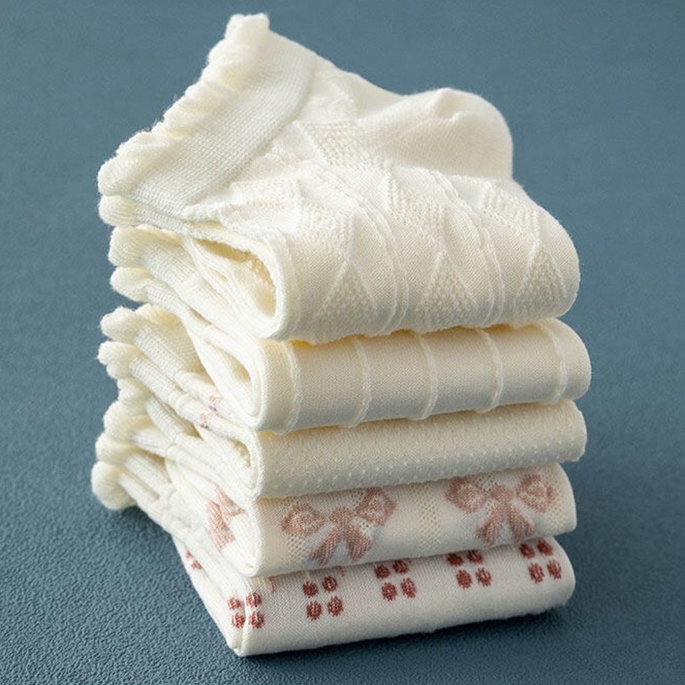 Tất nữ cổ ngắn bèo nhún màu trắng điểm họa tiết phong cách hàn quốc xinh xắn đáng yêu chất liệu co dãn thấm hút mồ hôi