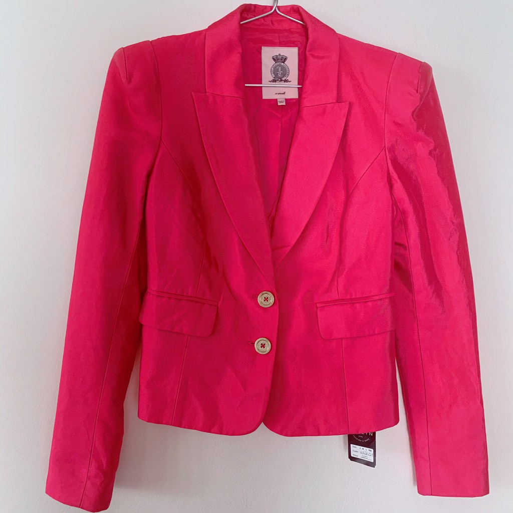 ÁO KHOÁC BLAZER NỮ - JUICY COUTURE – HỒNG NEON – SIZE XS – 2 TÚI BÊN – ĐÓNG CÚC TRƯỚC – DÀI TAY – FIT LADY <55KG
