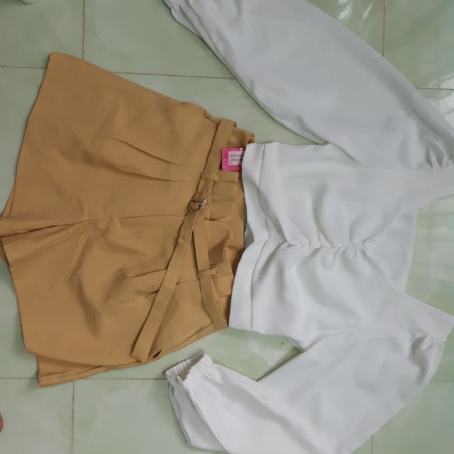 Thanh lí sét áo trắng quần vàng
