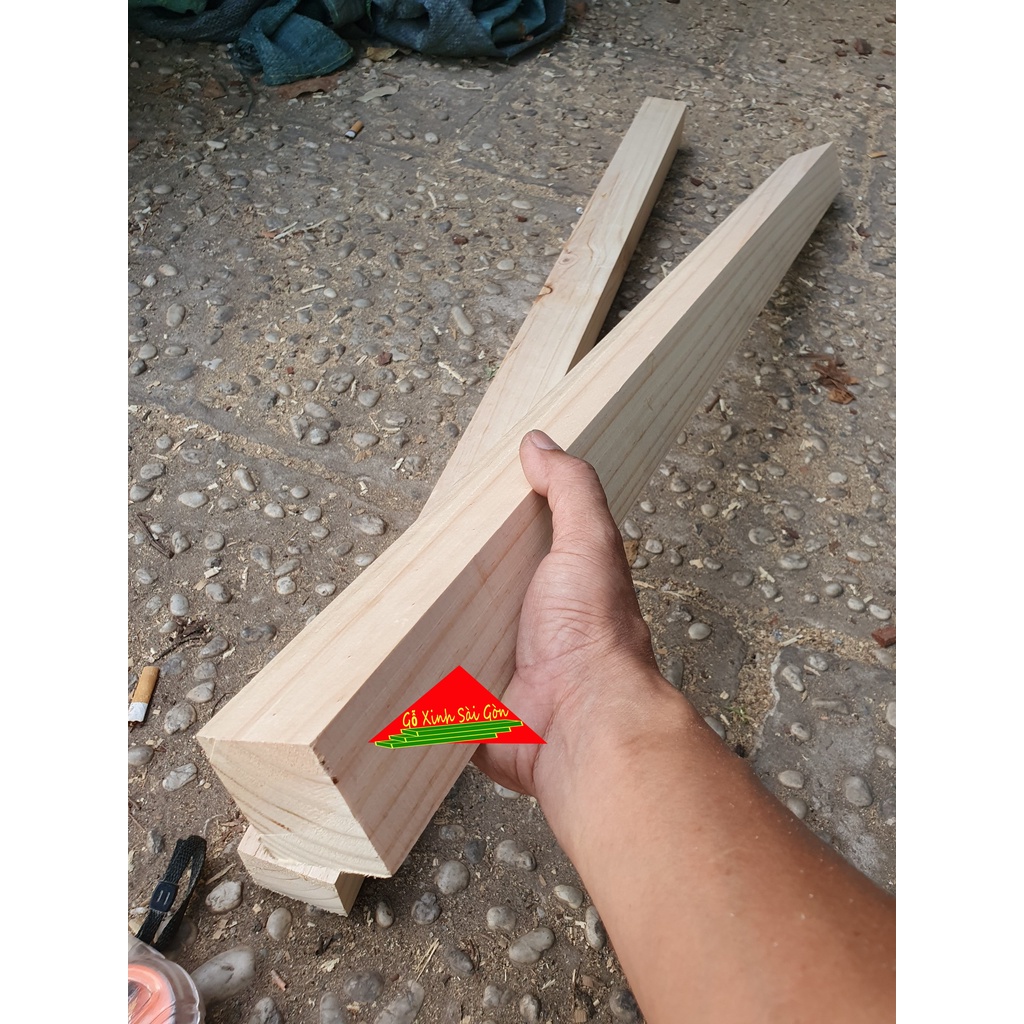 Thanh gỗ thông vuông 5x5cm,dài 80cm bào láng 4 mặt rất chắc chắn phù hợp dùng đóng bàn, ghế,khung sườn,decor...