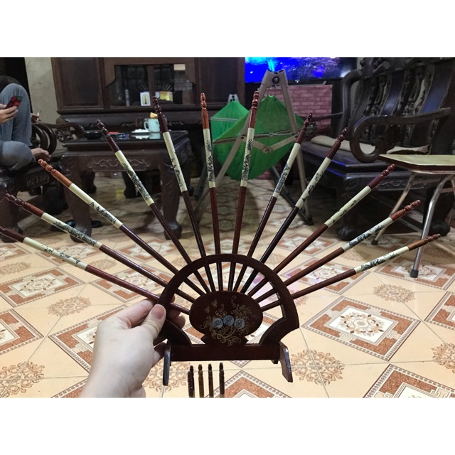 ĐŨA THỜ- Chân xoè và chân chữ nhật