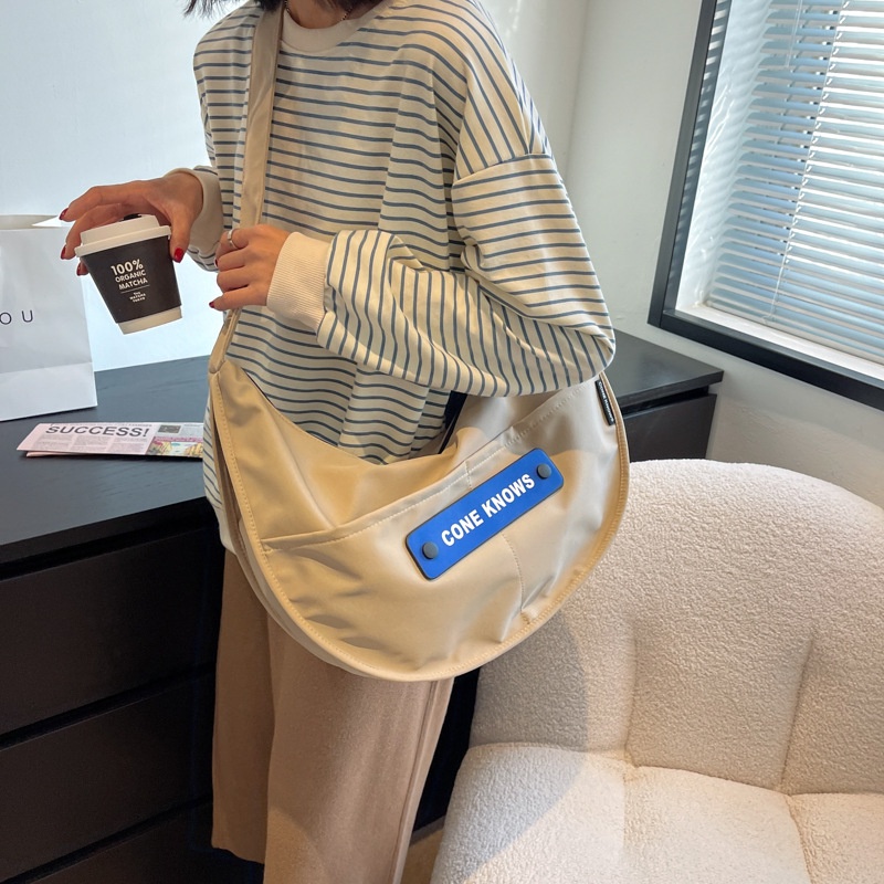 Túi Đeo Chéo Vải canvas Sức Chứa Lớn Mẫu Mới Mùa Thu/ Đông 2021 Phong Cách Joker Cho Nữ