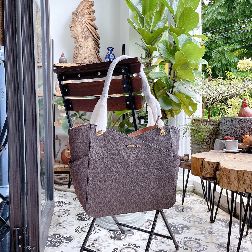 Túi Michael Kors - MK Jet Set dập logo - màu nâu -