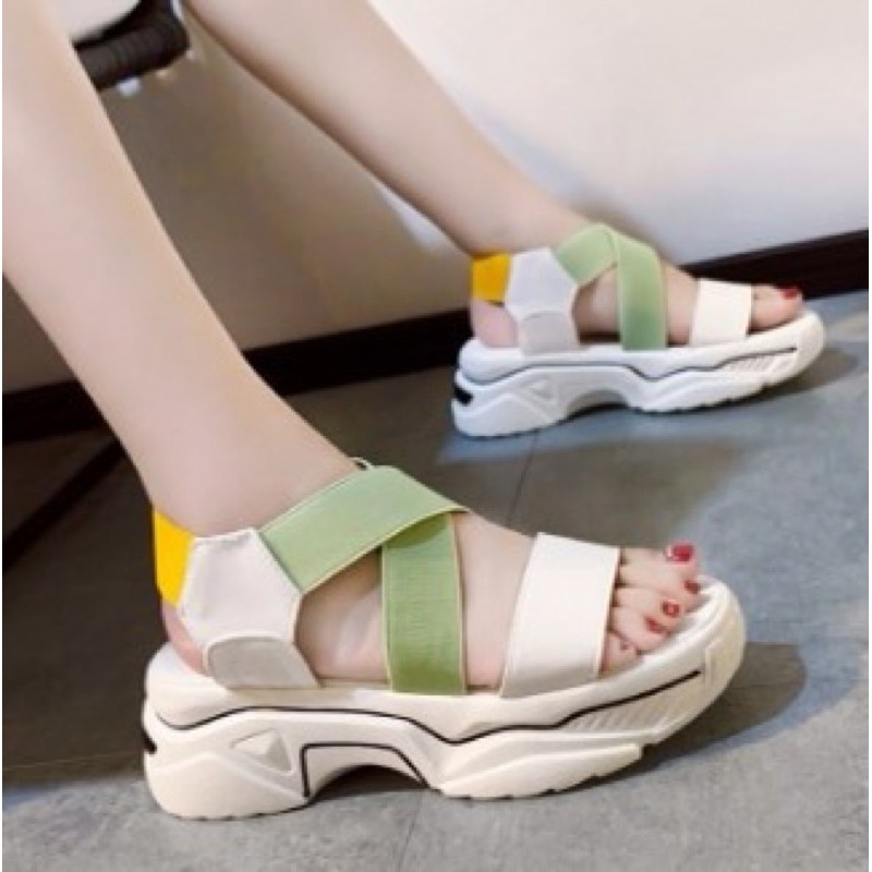 Giày sandal đế cao quai chéo phối màu cá tính