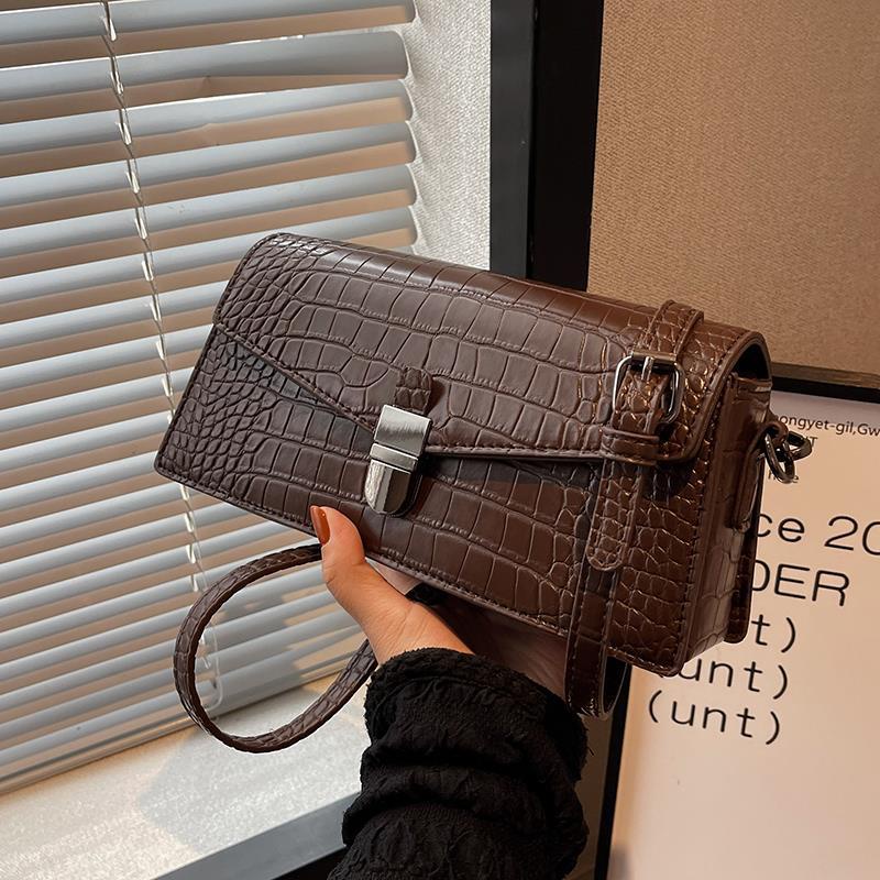 Túi đeo chéo IELGY hình vuông nhỏ vân da cá sấu màu đen cao cấp cho nữ