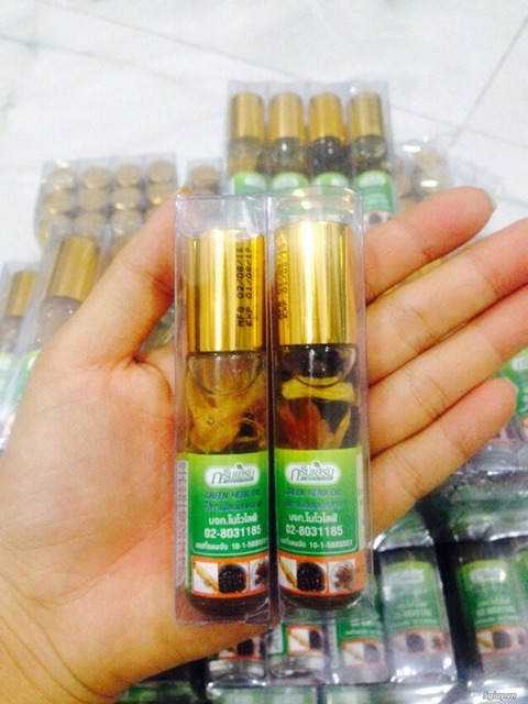 Dầu lăn thảo dược Thái Lan Green Herb Oil 8ml
