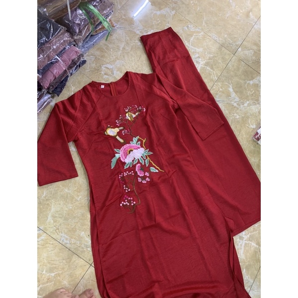 áo dài truyền thống mặc tết , chất lụa dày dặn
