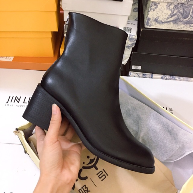 Boot đen....