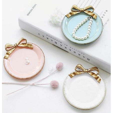 Đĩa nơ mini bày bánh cupcake nhỏ xinh, đĩa dùng làm chụp hình đồ trang sức
