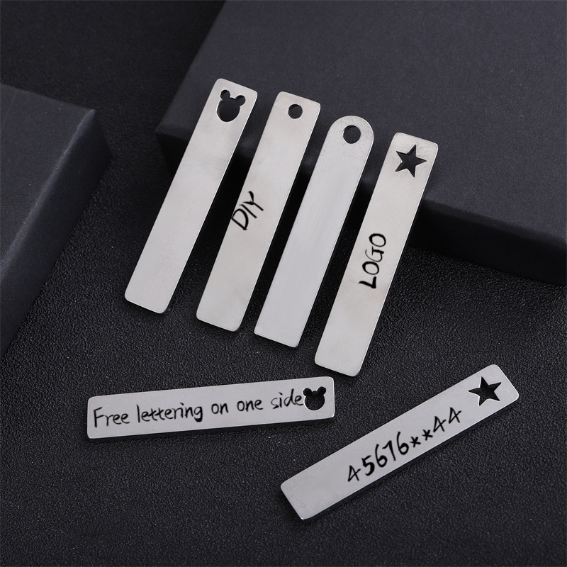 Thép không gỉ vật liệu trống laser mặt dây chuyền phụ kiện bảng số bằng thép titan chống mất thẻ phụ kiện móc chìa khóa