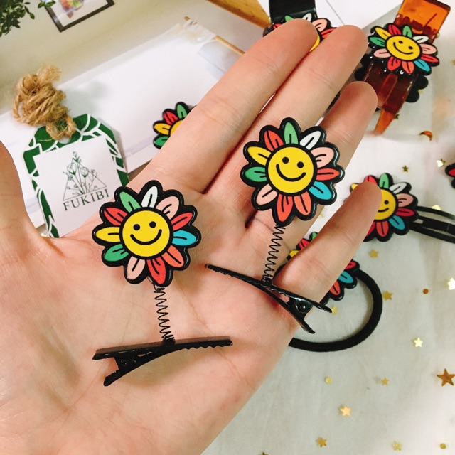 CỘT TÓC, KẸP TÓC, GHIM CÀI ÁO STICKER KAIKAIKIKI ẢNH THẬT