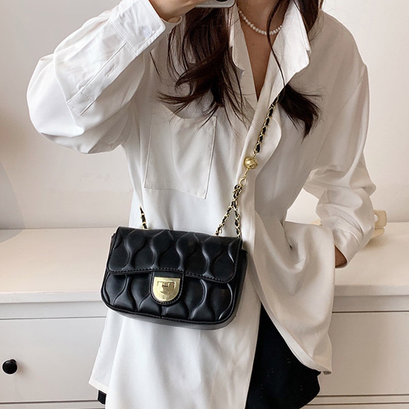 Túi đeo vai Ielgy họa tiết hình thoi thiết kế phối dây chuỗi cá tính dành cho nữ