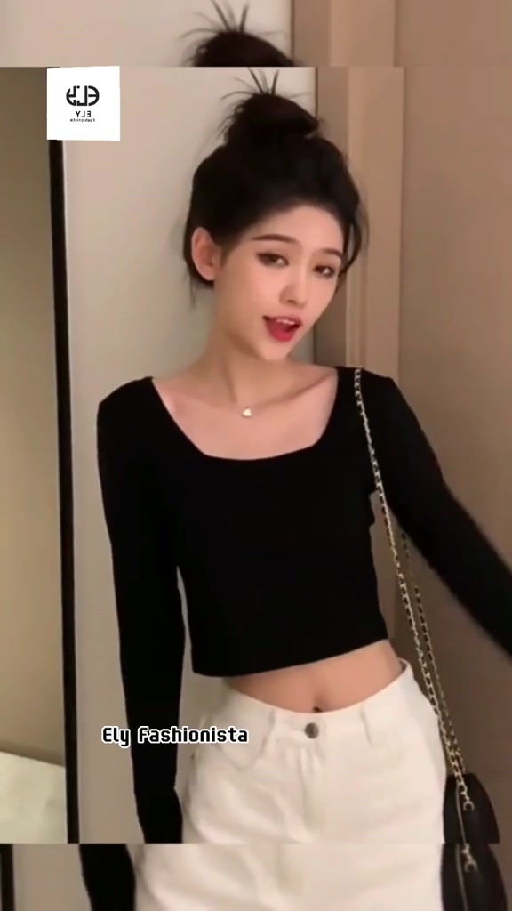 Áo croptop nữ tay dài cổ vuông chất liệu thun cotton đẹp dáng ôm body co giãn tốt ELY204 | BigBuy360 - bigbuy360.vn