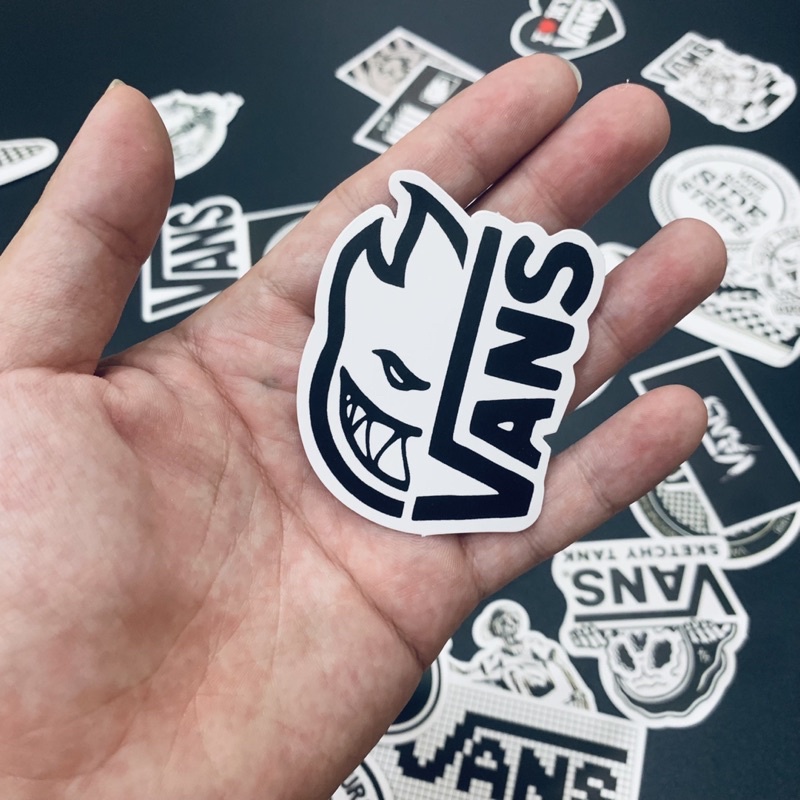 Sticker tem Vans trắng đen mẫu HOT hình dán cute trang trí nón - mũ bảo hiểm, điện thoại, laptop, ván trượt