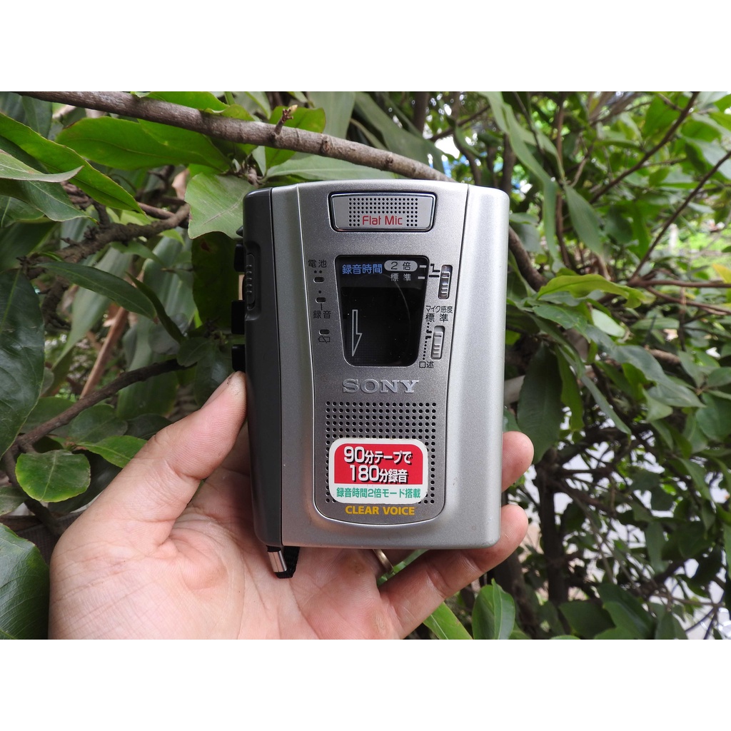 Máy nghe nhạc Cassette Sony TCM-40 có loa ngoài máy còn đẹp kiểu máy đứng cầm đẹp tay