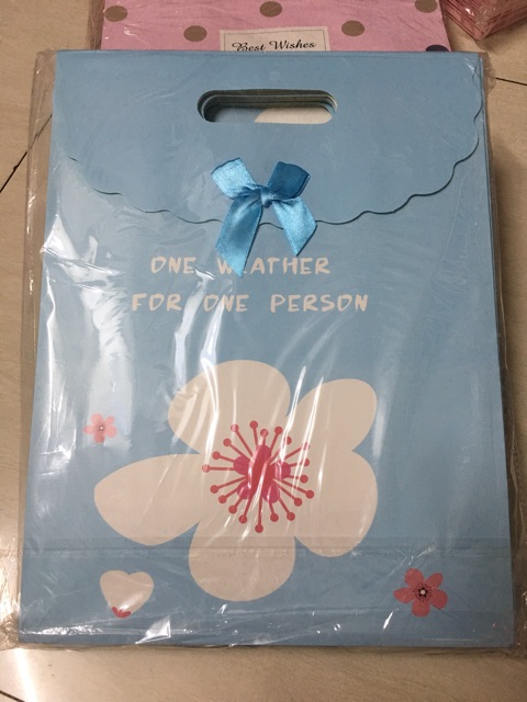 1 lố = 12 túi quà giấy nhiều màu sắc có nắp gập dính hàng đẹp . Size to nhất : 28x15x37cm