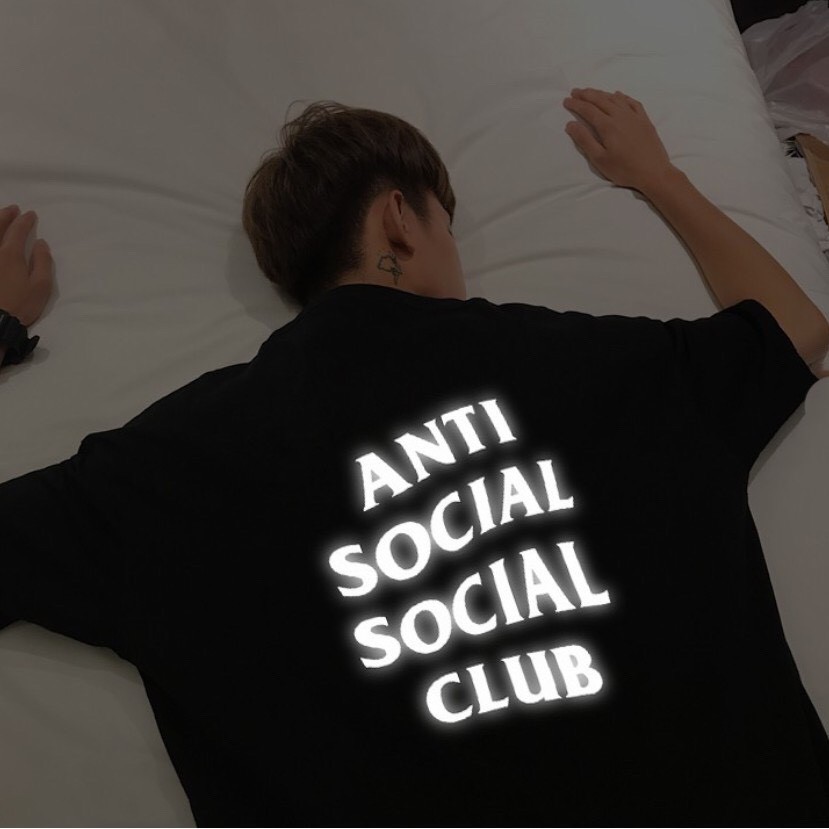 Áo Thun ANTI SOCIAL SOCIAL CLUB Tay Lỡ Phản Quang Khi Bật Đèn Flash