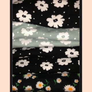 Quần biker short F21 daisy hoa cúc