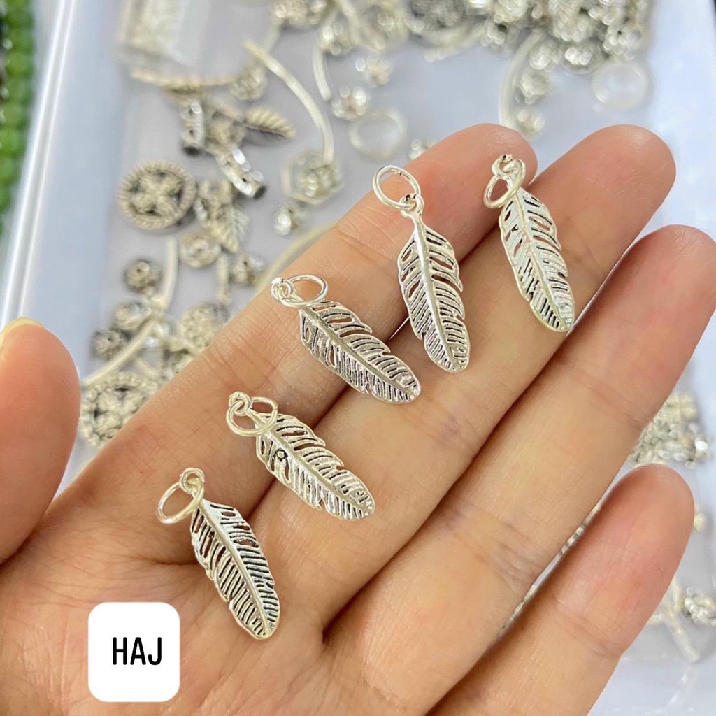 Charm lông vũ bạc ta