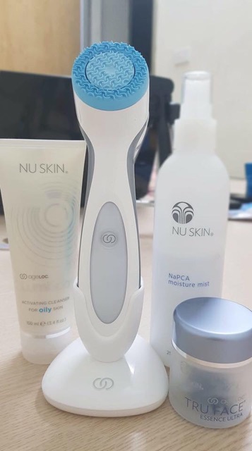 Máy rửa mặt Lumispa nuskin( face đền gấp 10) gồm 1 máy + 1 sữa rửa mặt